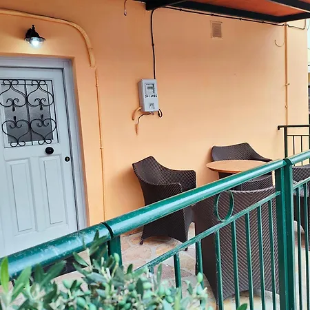 Akis House Mantouki