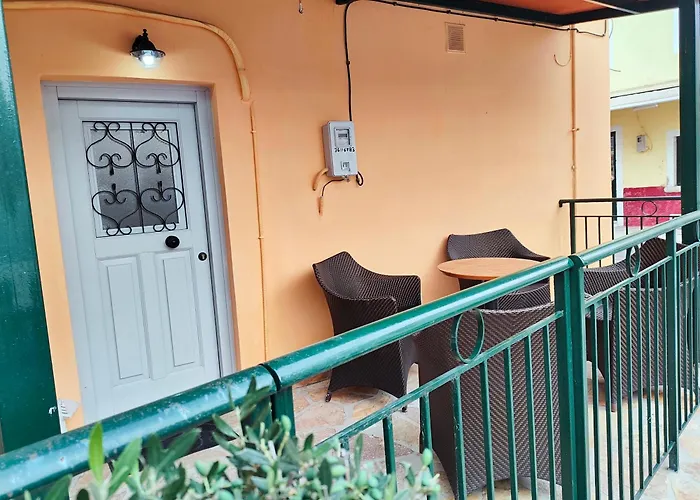 Akis House Mantouki