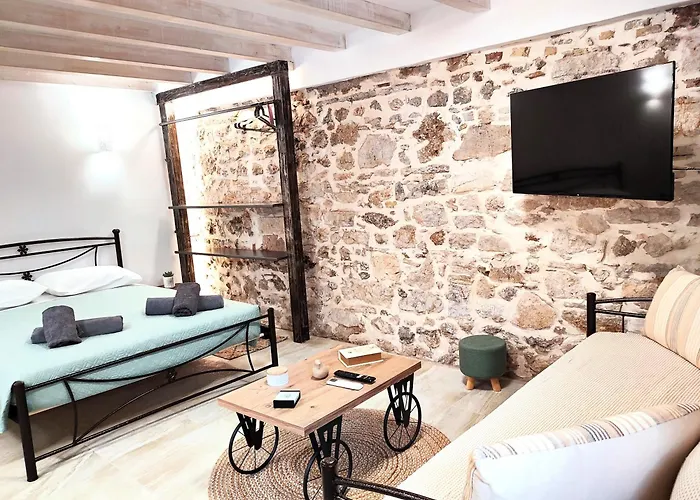 Akis House